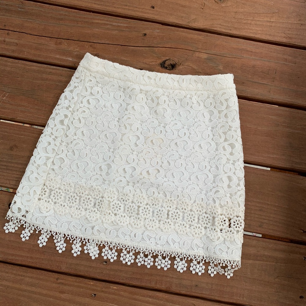 📍📍The Clothing Company White Lace Skirt